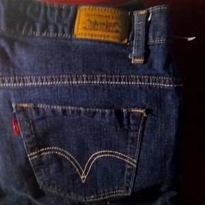 Levi capris worn 1 time